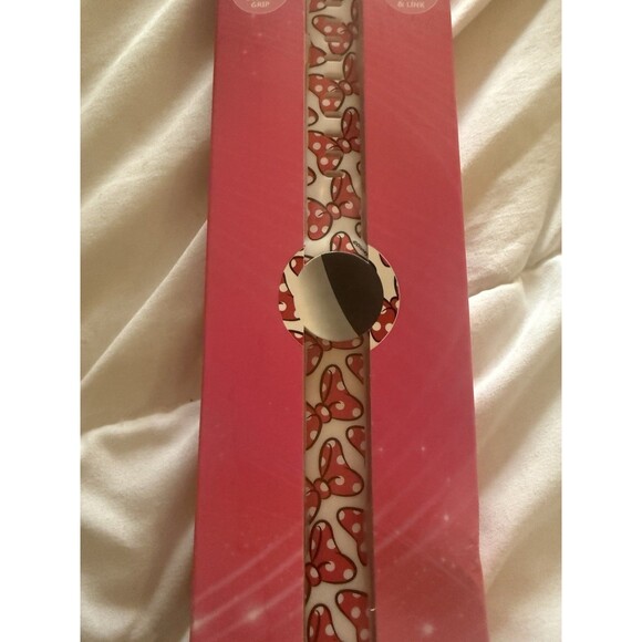 Disney Minnie Mouse Bow Apple AirTag Watch Wrist Band Size 9.6’’ New - Picture 3 of 8